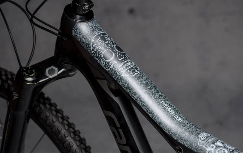 Dyedbro Beschermingsset Voor Montuur - Día De Muertos - Wit Matte 4 Dyedbro Beschermingsset Voor Montuur - Día De Muertos - Wit Matte - Afbeelding 2