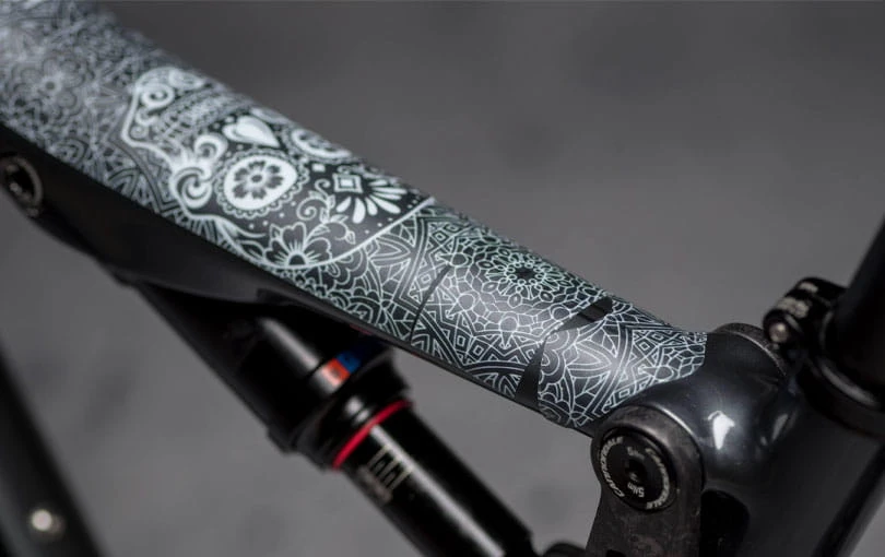 Dyedbro Beschermingsset Voor Montuur - Día De Muertos - Wit Matte 5 Dyedbro Beschermingsset Voor Montuur - Día De Muertos - Wit Matte - Afbeelding 3