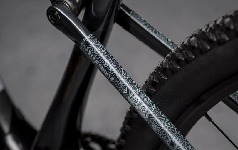 Dyedbro Beschermingsset Voor Montuur - Día De Muertos - Wit Matte 7 Dyedbro Beschermingsset Voor Montuur - Día De Muertos - Wit Matte - Afbeelding 5