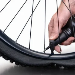 MilKit Tubeless Booster - 750 Ml -Velo Glans Verkoop milKit booster with wheel RuB 1